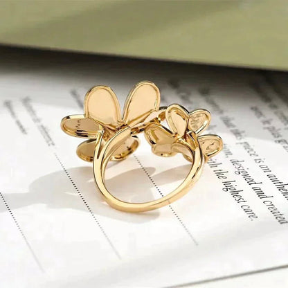 ˇGilded EraˇCLOVER COMOS GOLD DIAMOND RING