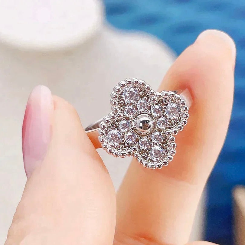 ˇGilded EraˇCLOVER DIAMOND RING