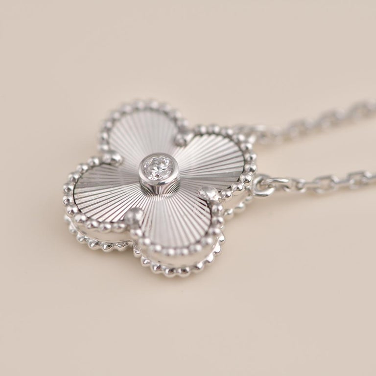ˇGilded EraˇCLOVER  15MM DIAMOND LASER NECKLACE SILVER
