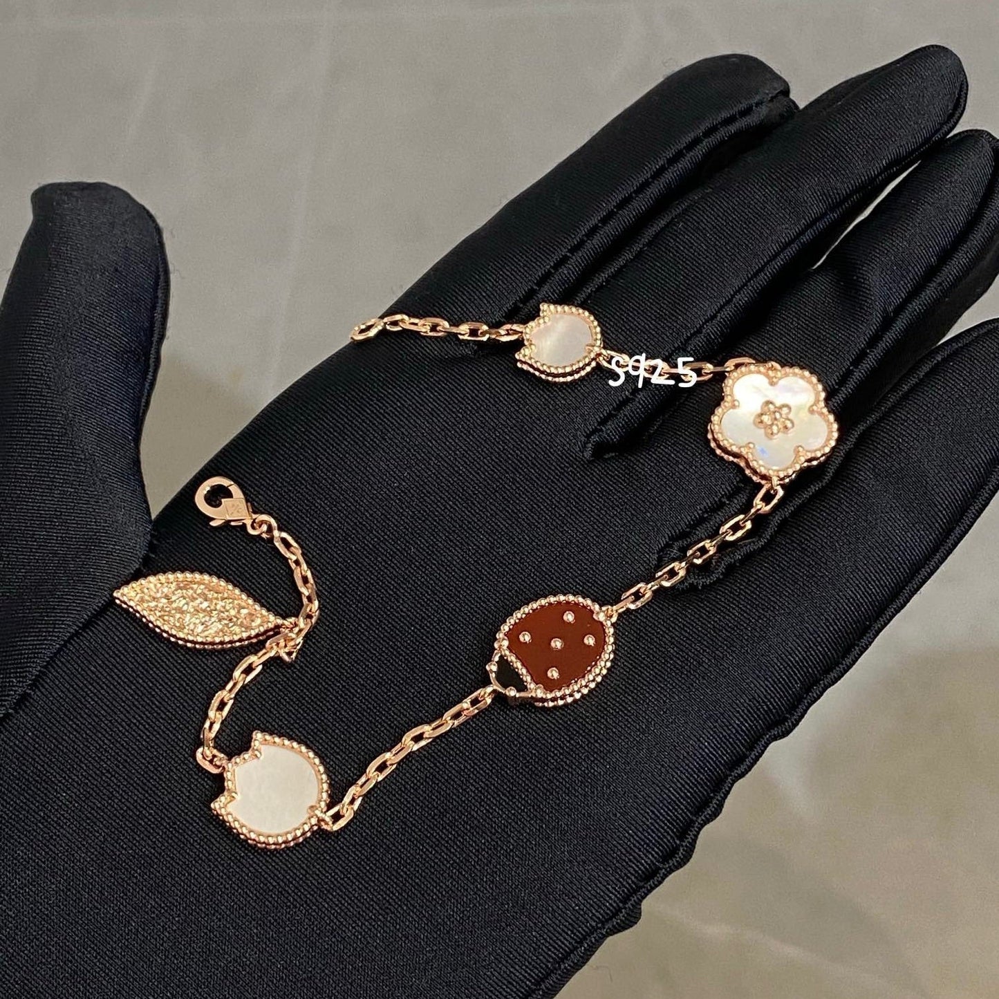 ˇGilded EraˇLUCKY SPRING 5 MOTIF BRACELET
