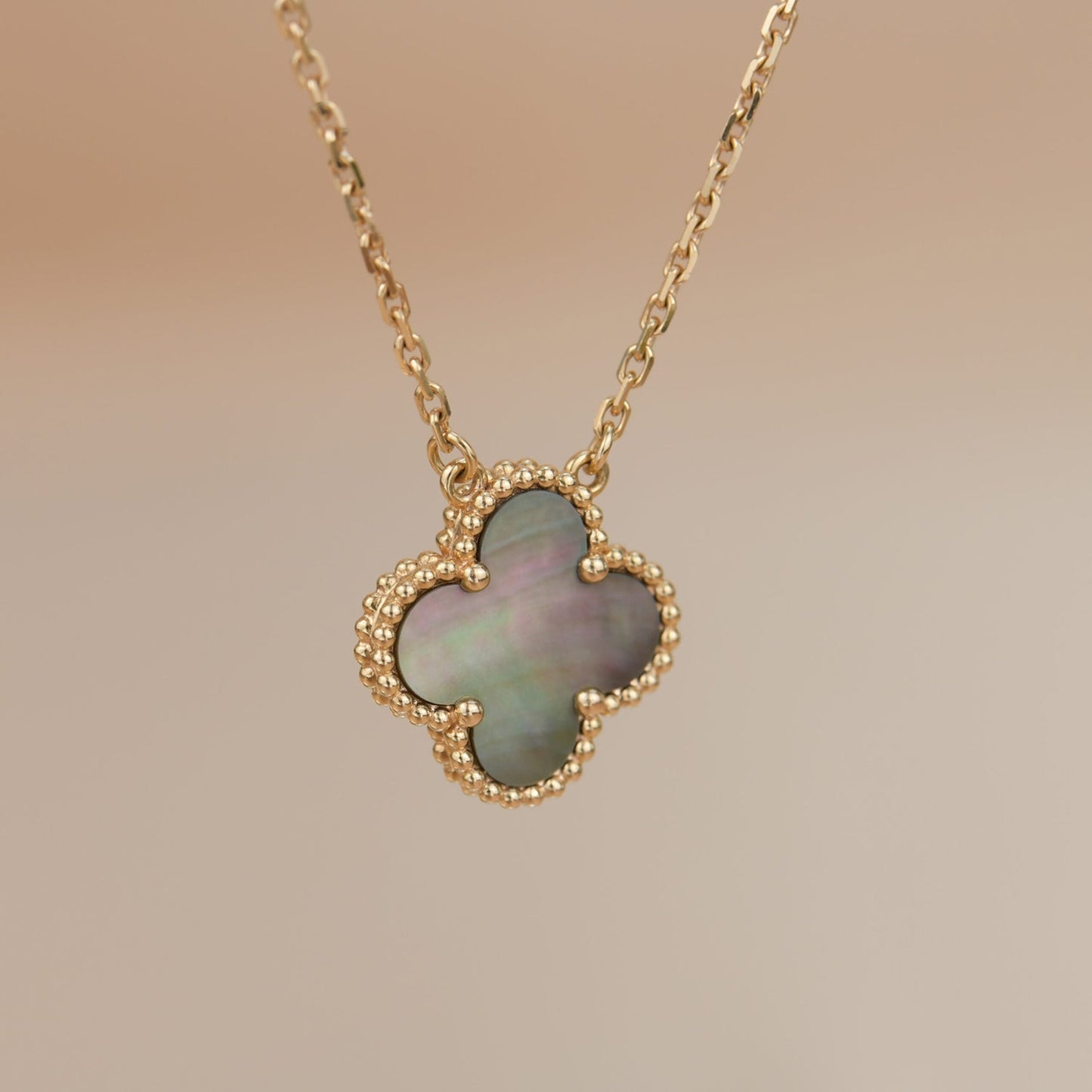 ˇGilded EraˇCLOVER 15MM  GRAY MOTHER OF PEARL NECKLACE