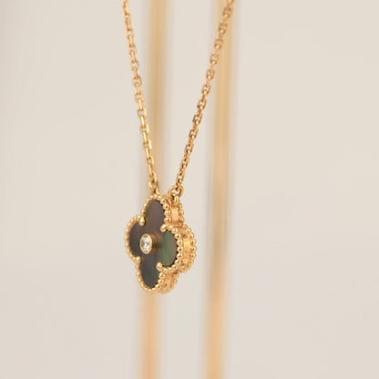 ˇGilded EraˇCLOVER 15MM DIAMOND AND MOTHER-OF-GREY NECKLACE