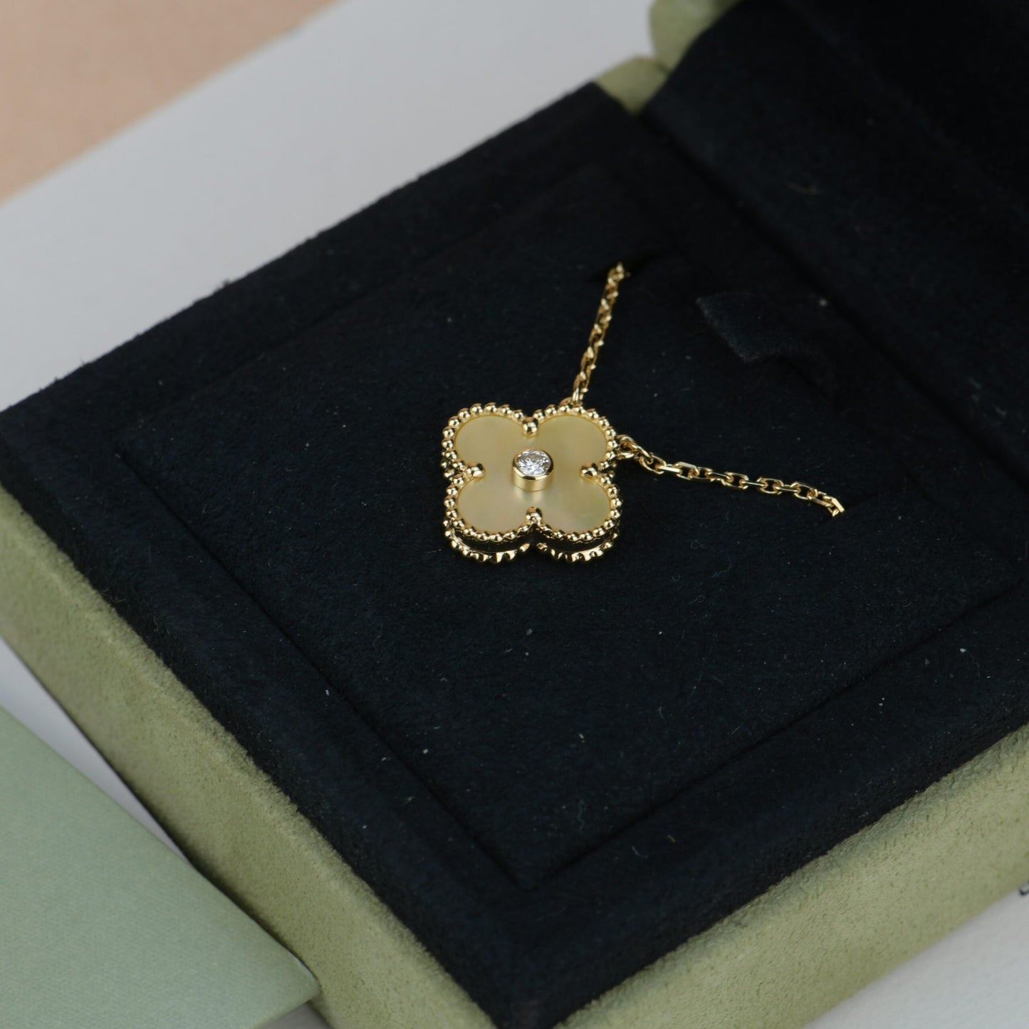 ˇGilded EraˇCLOVER 15MM DIAMOND GOLD MOTHER OF PEARL NECKLACE
