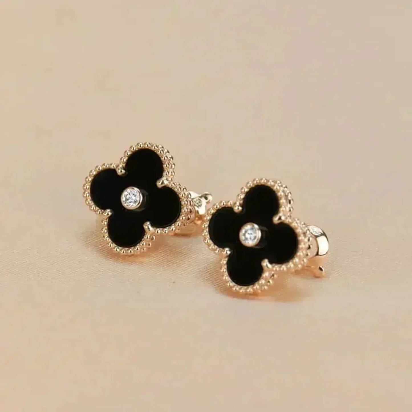 ˇGilded EraˇCLOVER MEDIUM 1 MOTIFS ONYX DIAMOND EARRINGS