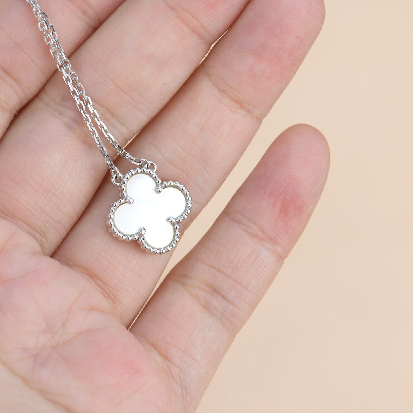 ˇGilded EraˇCLOVER  15MM WHITE MOTHER-OF-PEARL SILVER