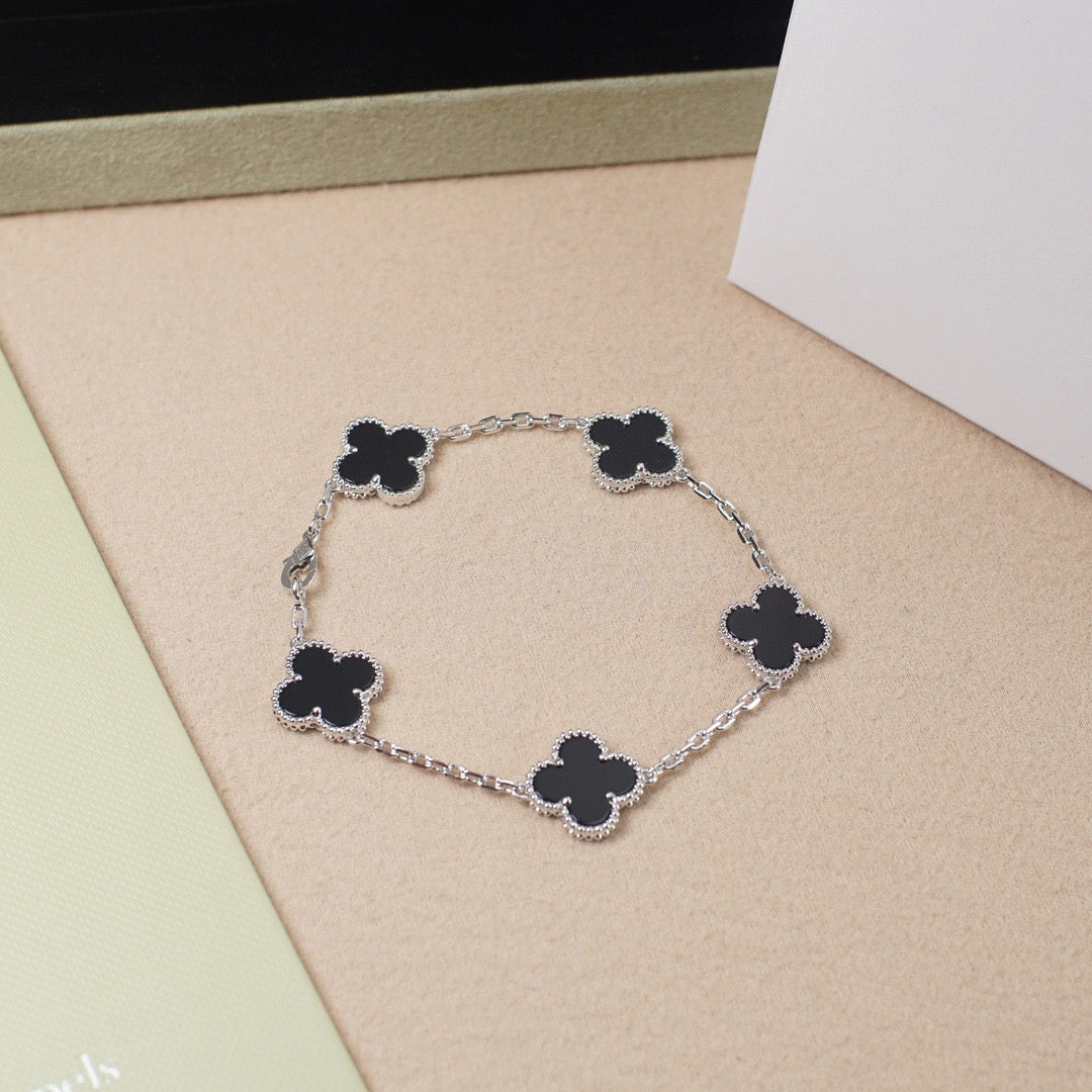 ˇGilded EraˇCLOVER 5 MOTIF ONYXS  BRACELET SILVER