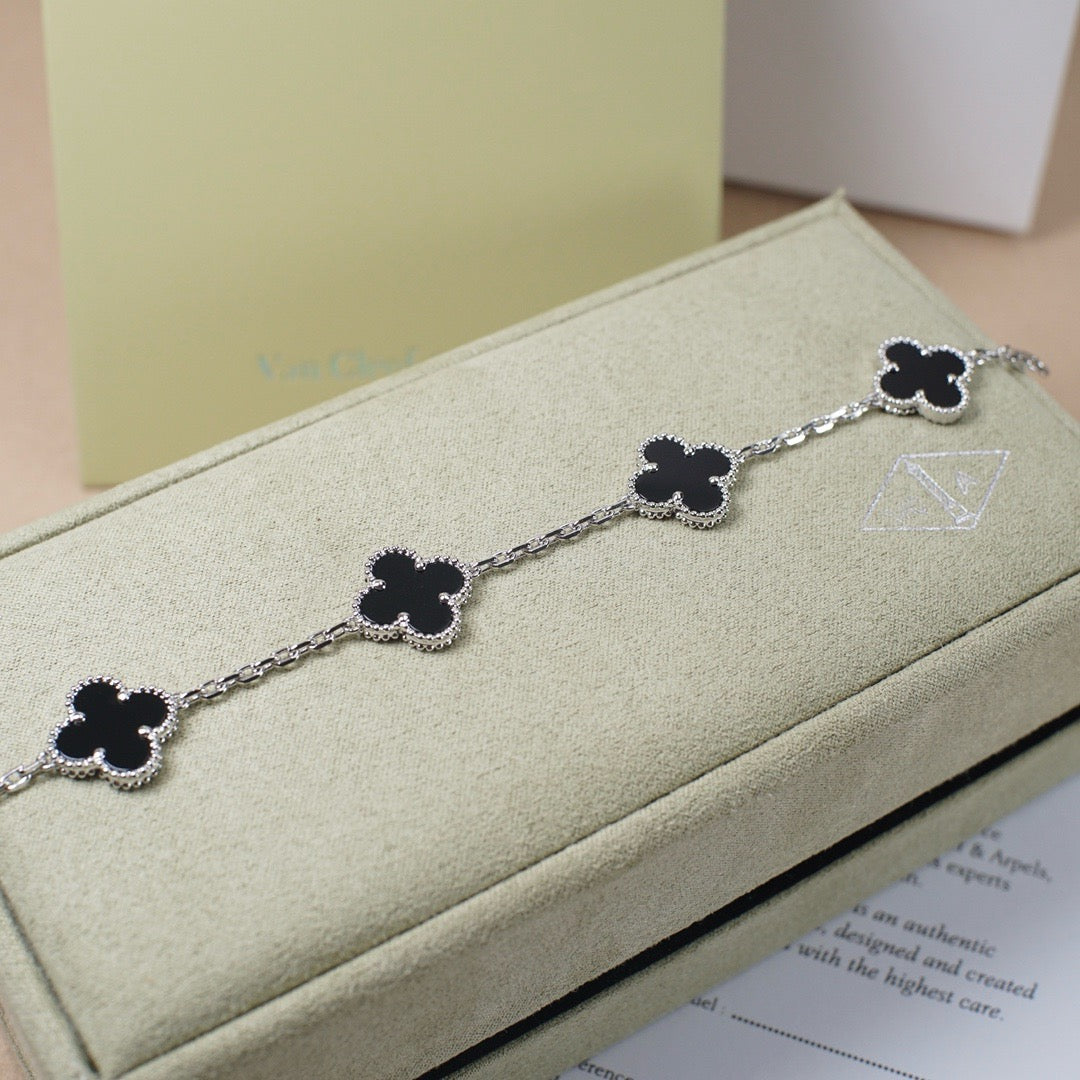 ˇGilded EraˇCLOVER 5 MOTIF ONYXS  BRACELET SILVER