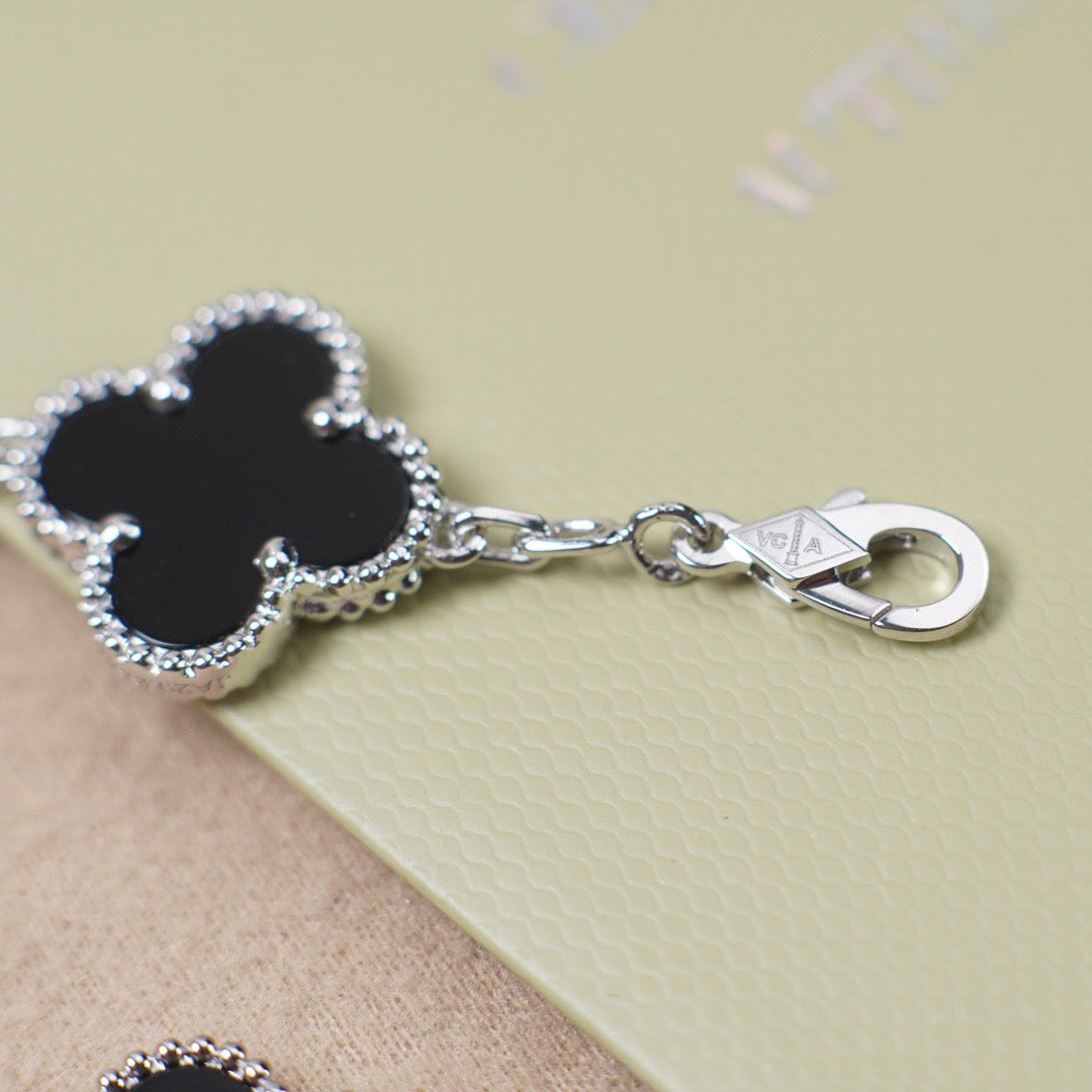 ˇGilded EraˇCLOVER 5 MOTIF ONYXS  BRACELET SILVER