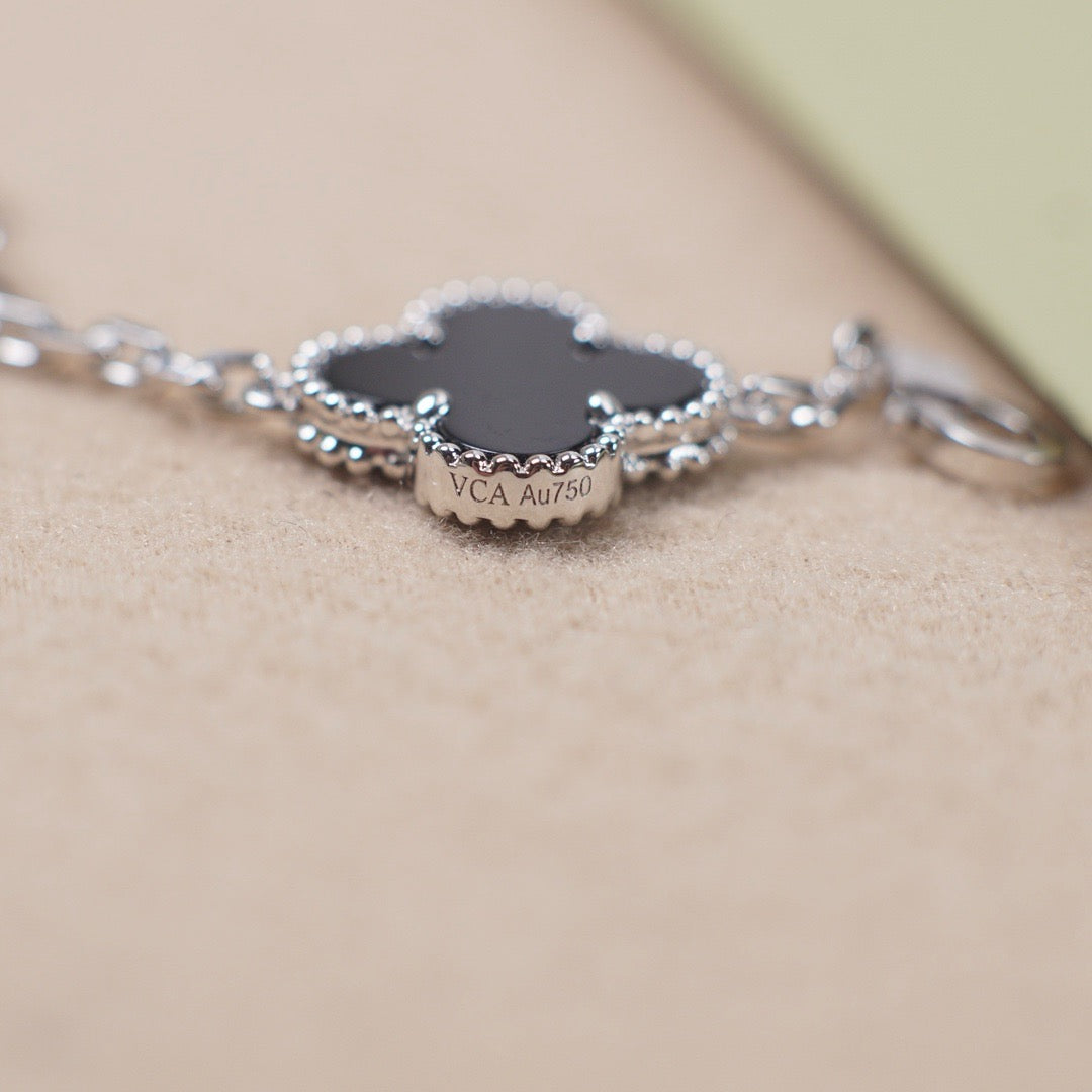 ˇGilded EraˇCLOVER 5 MOTIF ONYXS  BRACELET SILVER