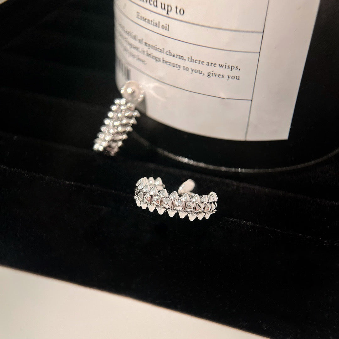 ˇGilded EraˇCLASH SMALL HOOP EARRINGS