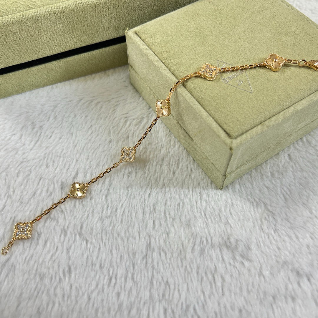 ˇGilded EraˇCLOVER 6 MOTIF DIAMOND LASER BRACELET