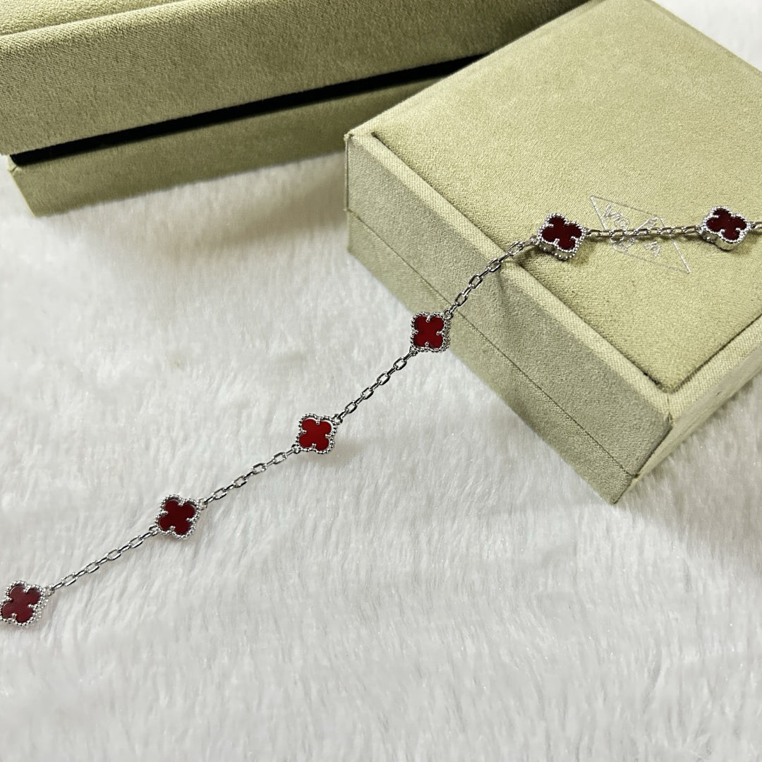 ˇGilded EraˇCLOVER 6 MOTIF RED AGATE BRACELET