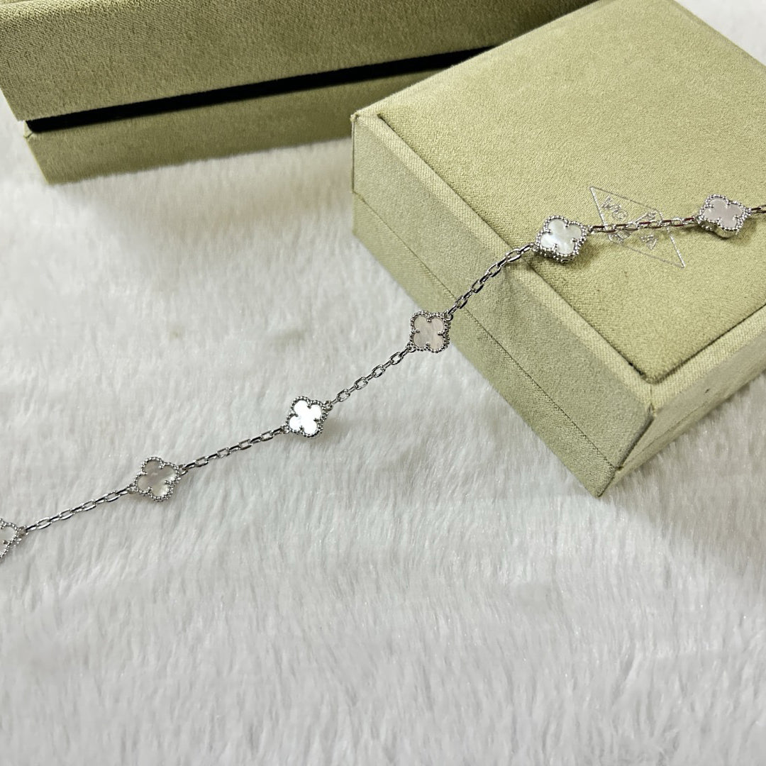 ˇGilded EraˇCLOVER 6 MOTIF WHITE MOP BRACELET
