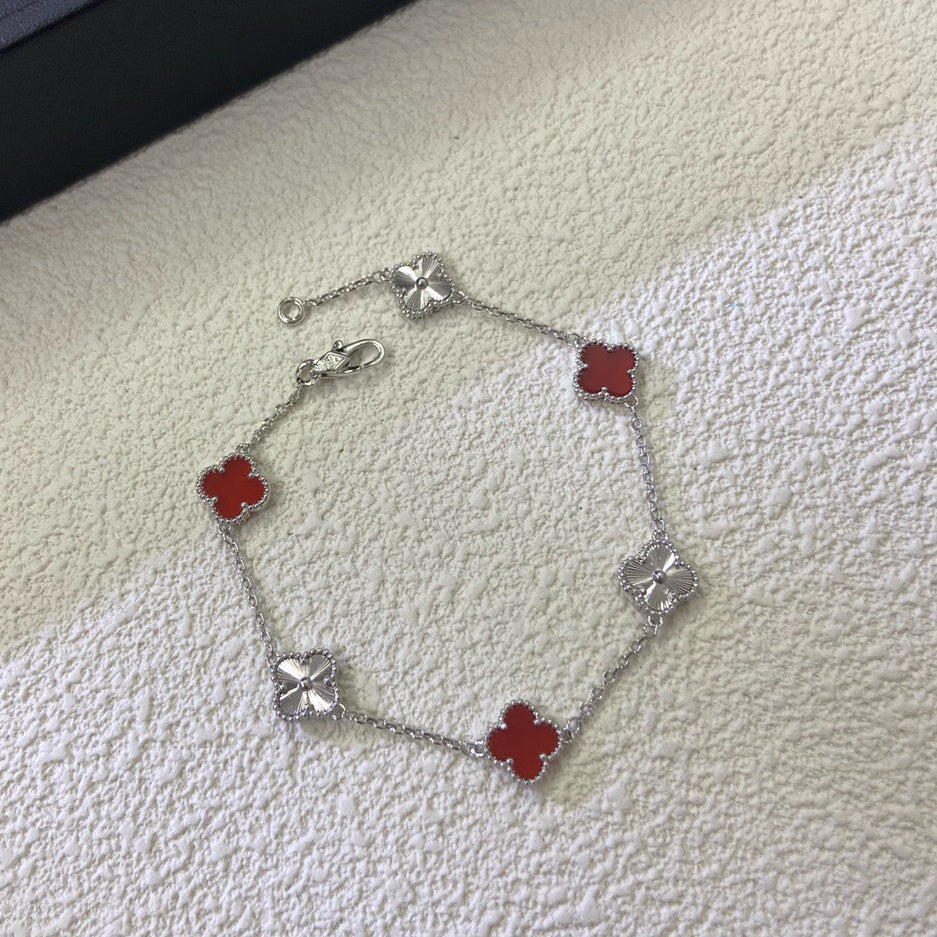 ˇGilded EraˇCLOVER 6 MOTIF RED AGATE LASER BRACELET