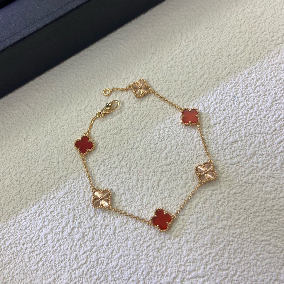 ˇGilded EraˇCLOVER 6 MOTIF RED AGATE LASER BRACELET