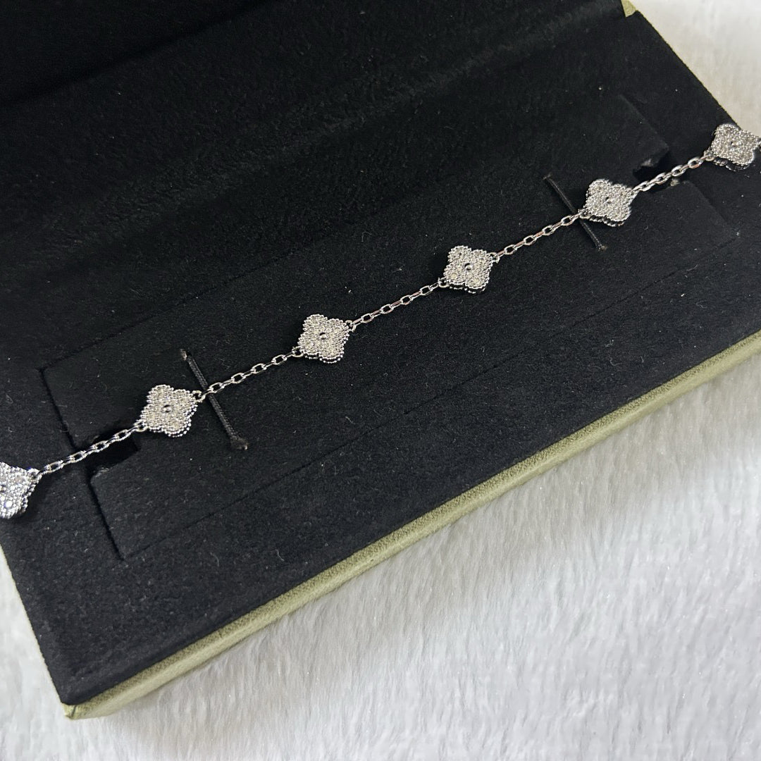 ˇGilded EraˇCLOVER 6 MOTIF DIAMOND BRACELET