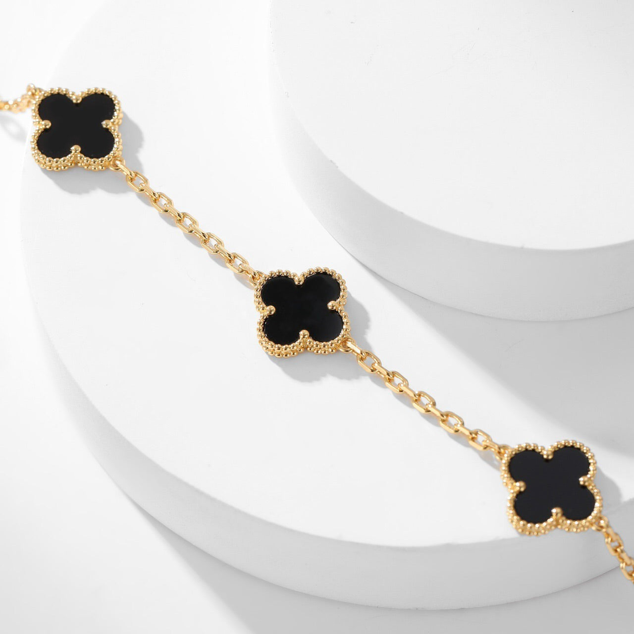 ˇGilded EraˇCLOVER 10 MOTIFS ONYX NECKLACE