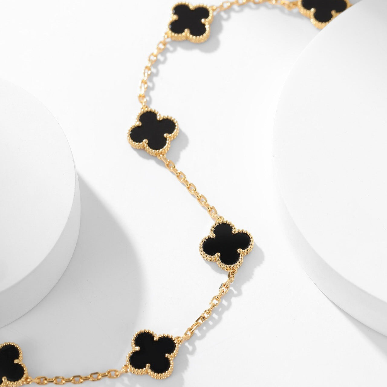 ˇGilded EraˇCLOVER 10 MOTIFS ONYX NECKLACE