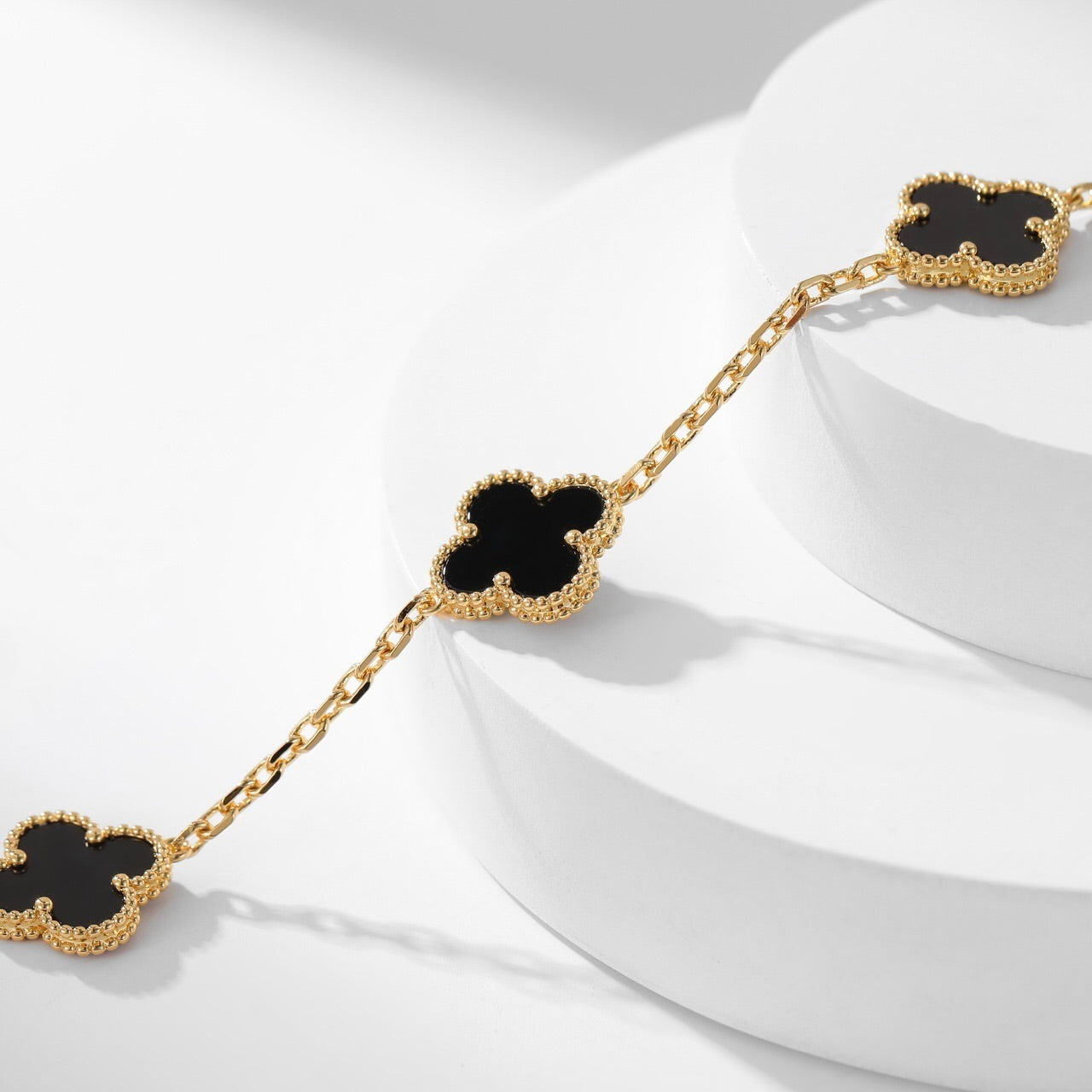 ˇGilded EraˇCLOVER 10 MOTIFS ONYX NECKLACE