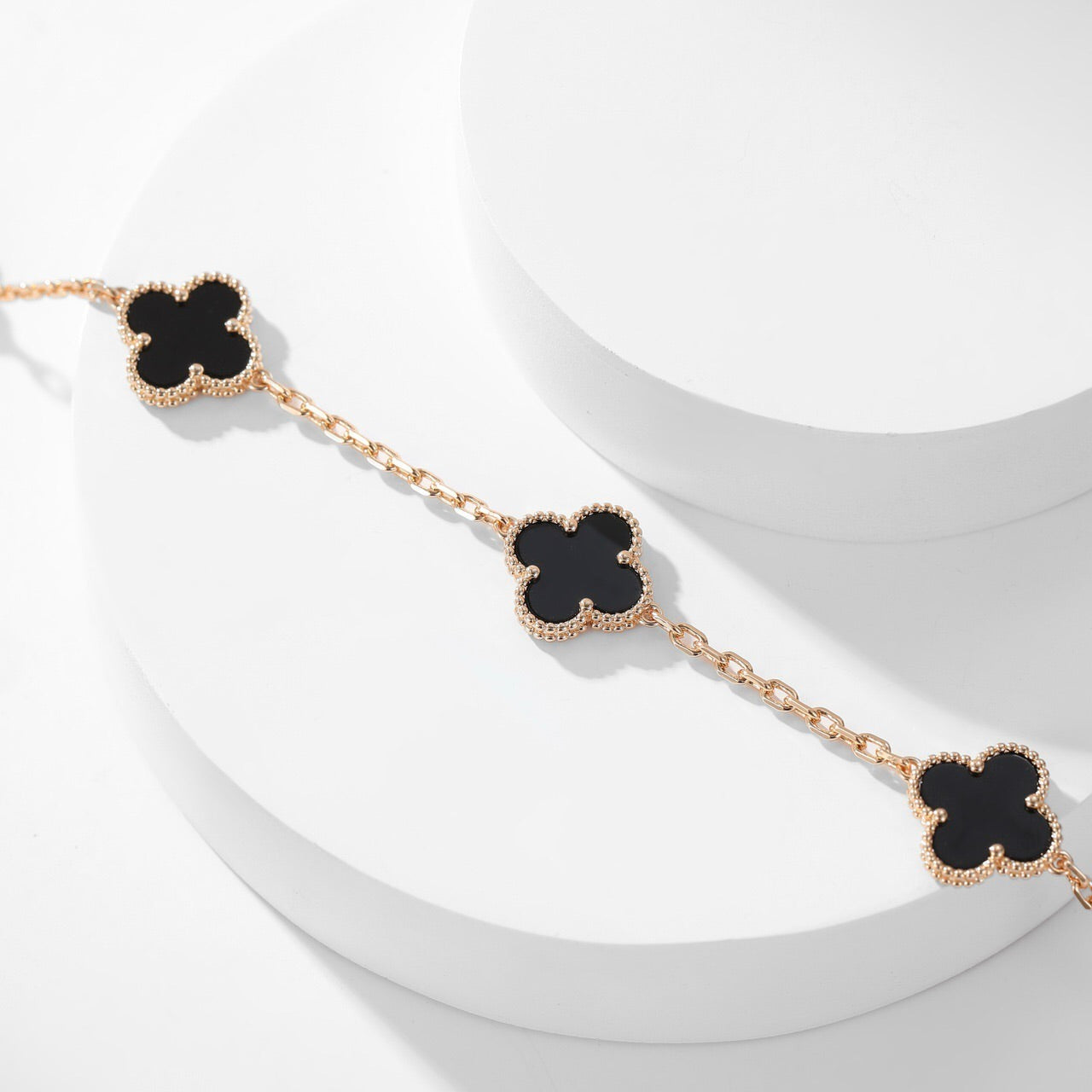 ˇGilded EraˇCLOVER 10 MOTIFS ONYX NECKLACE