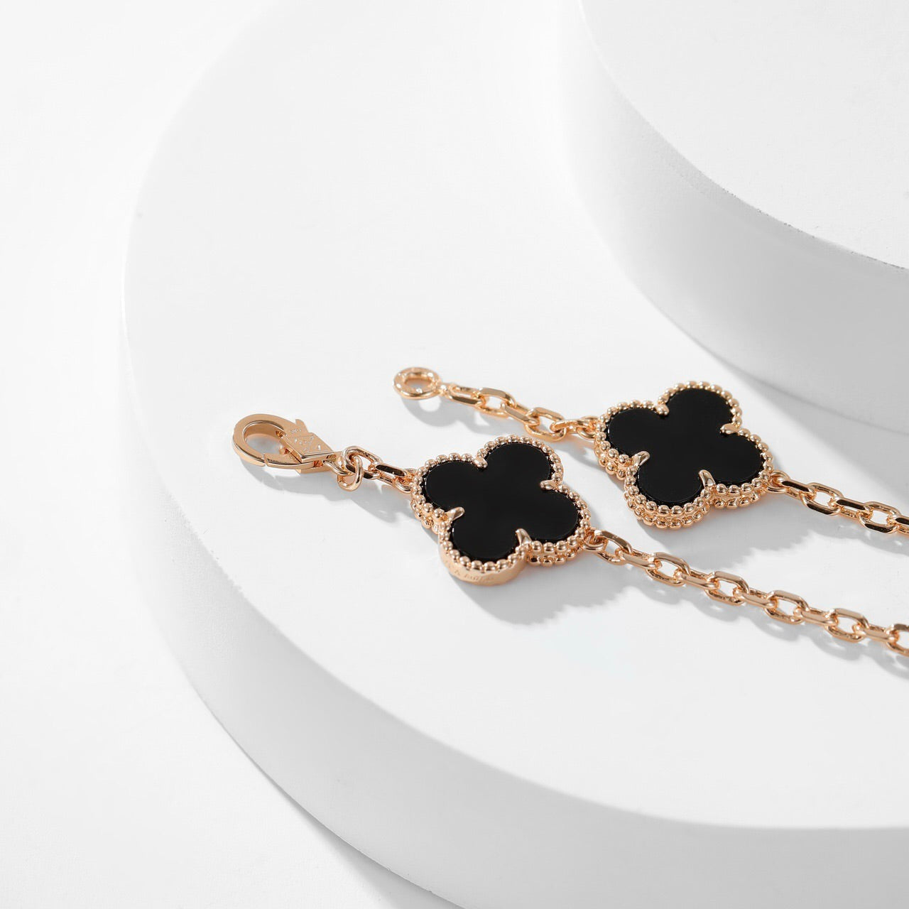 ˇGilded EraˇCLOVER 10 MOTIFS ONYX NECKLACE