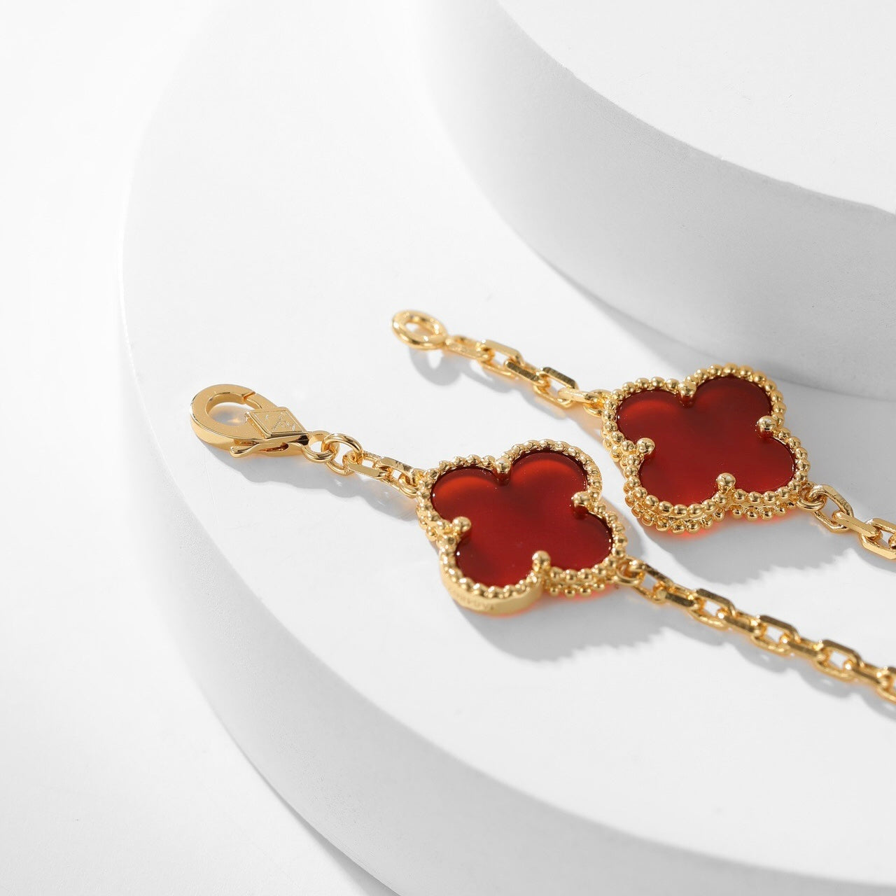 ˇGilded EraˇCLOVER 10 MOTIFS CARNELIAN NECKLACE