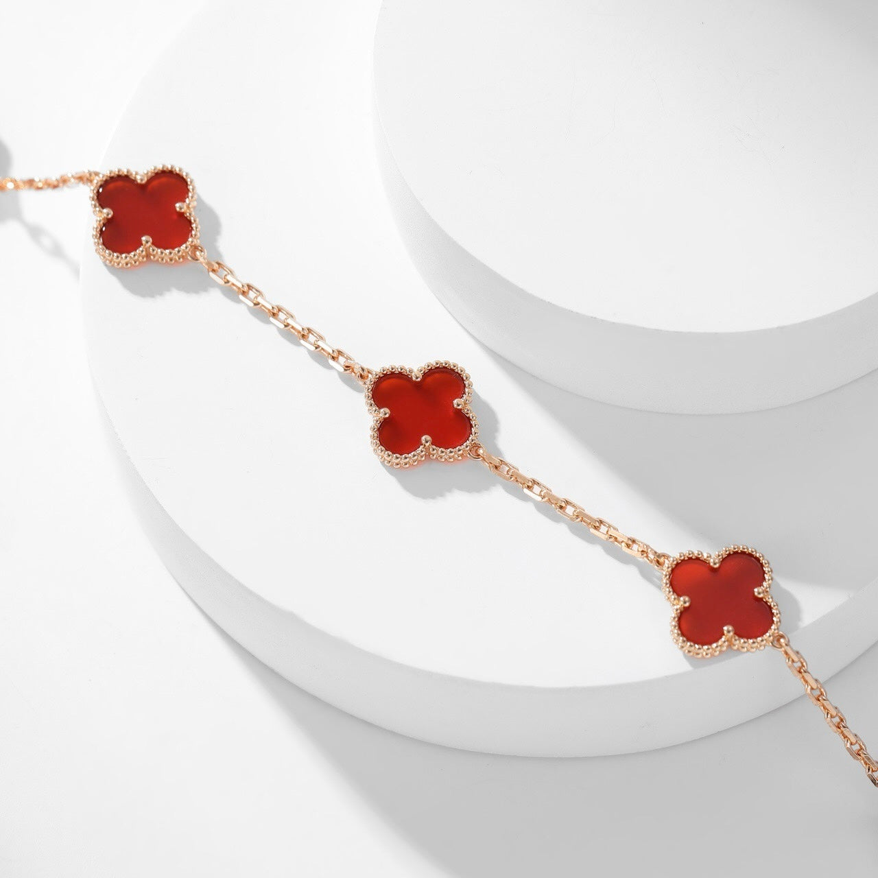 ˇGilded EraˇCLOVER 10 MOTIFS CARNELIAN NECKLACE