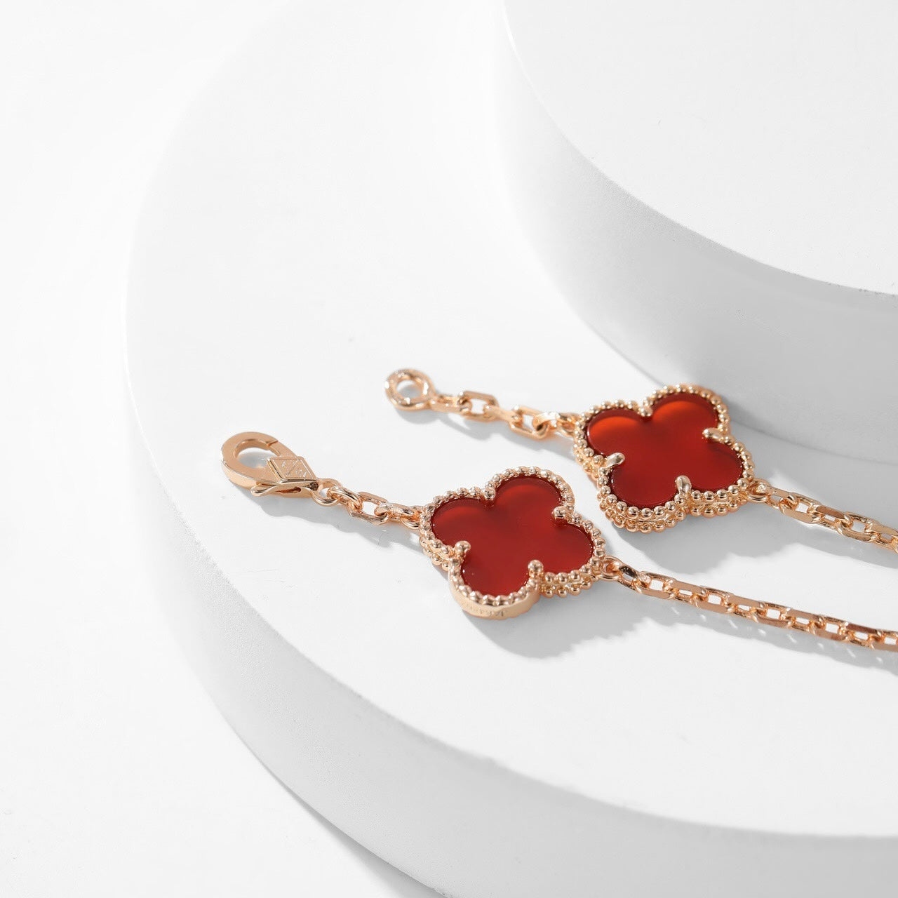 ˇGilded EraˇCLOVER 10 MOTIFS CARNELIAN NECKLACE