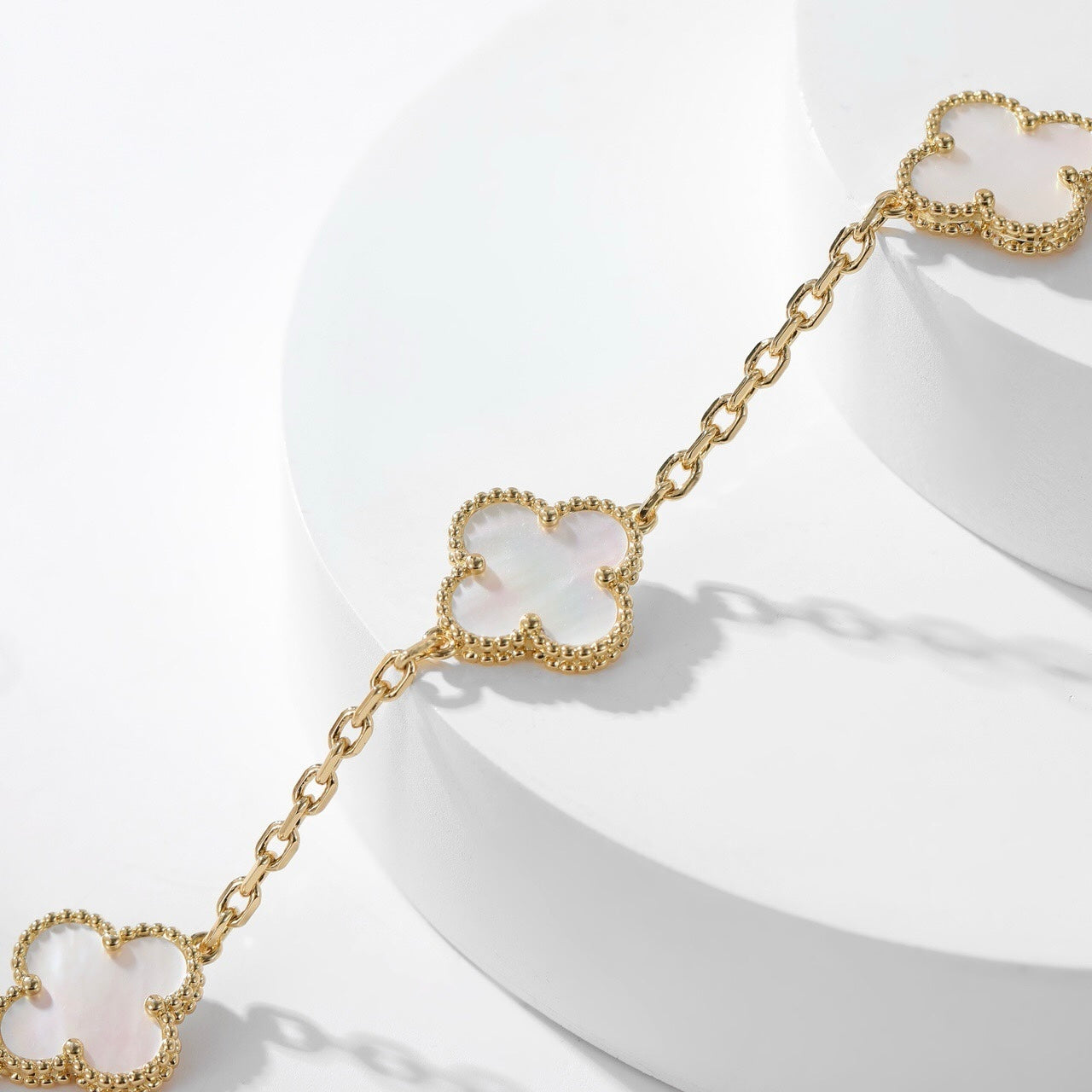 ˇGilded EraˇCLOVER 10 MOTIFS WHITE MOTHER OF PEARL NECKLACE