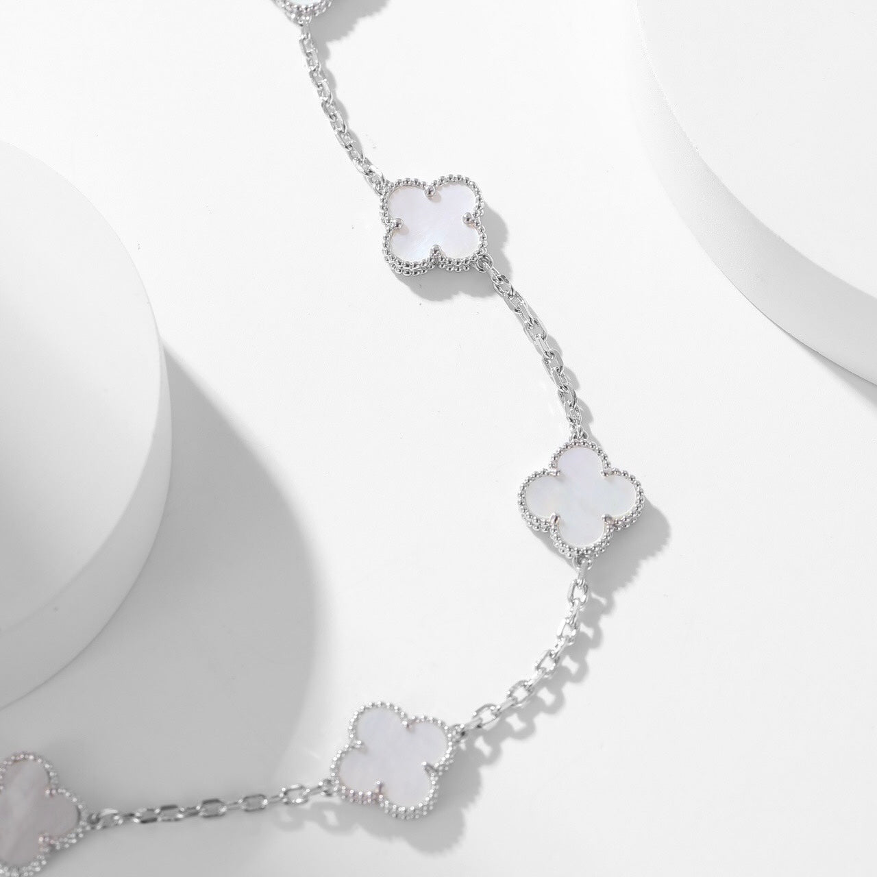 ˇGilded EraˇCLOVER 10 MOTIFS WHITE MOTHER OF PEARL NECKLACE