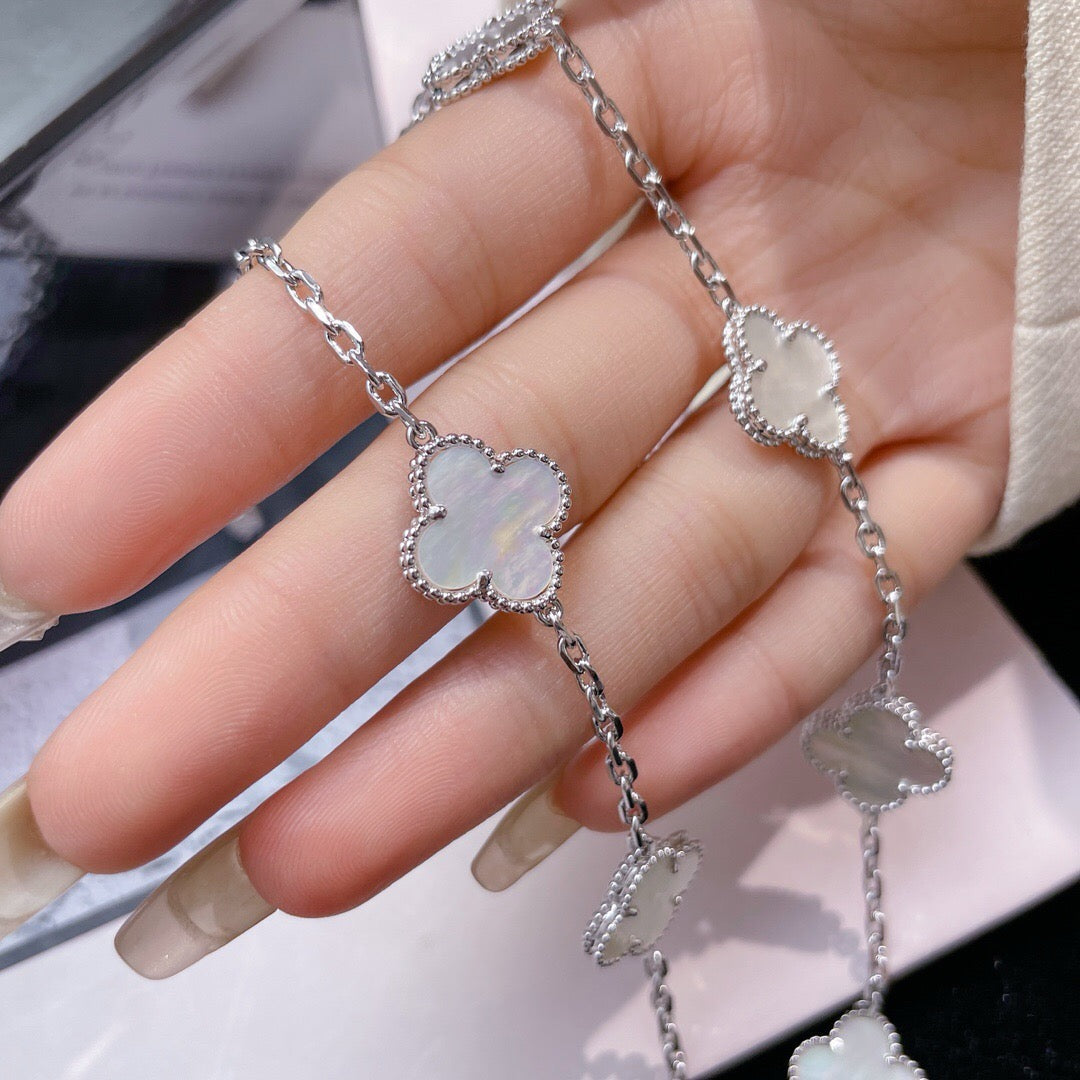ˇGilded EraˇCLOVER 10 MOTIFS WHITE MOTHER OF PEARL NECKLACE