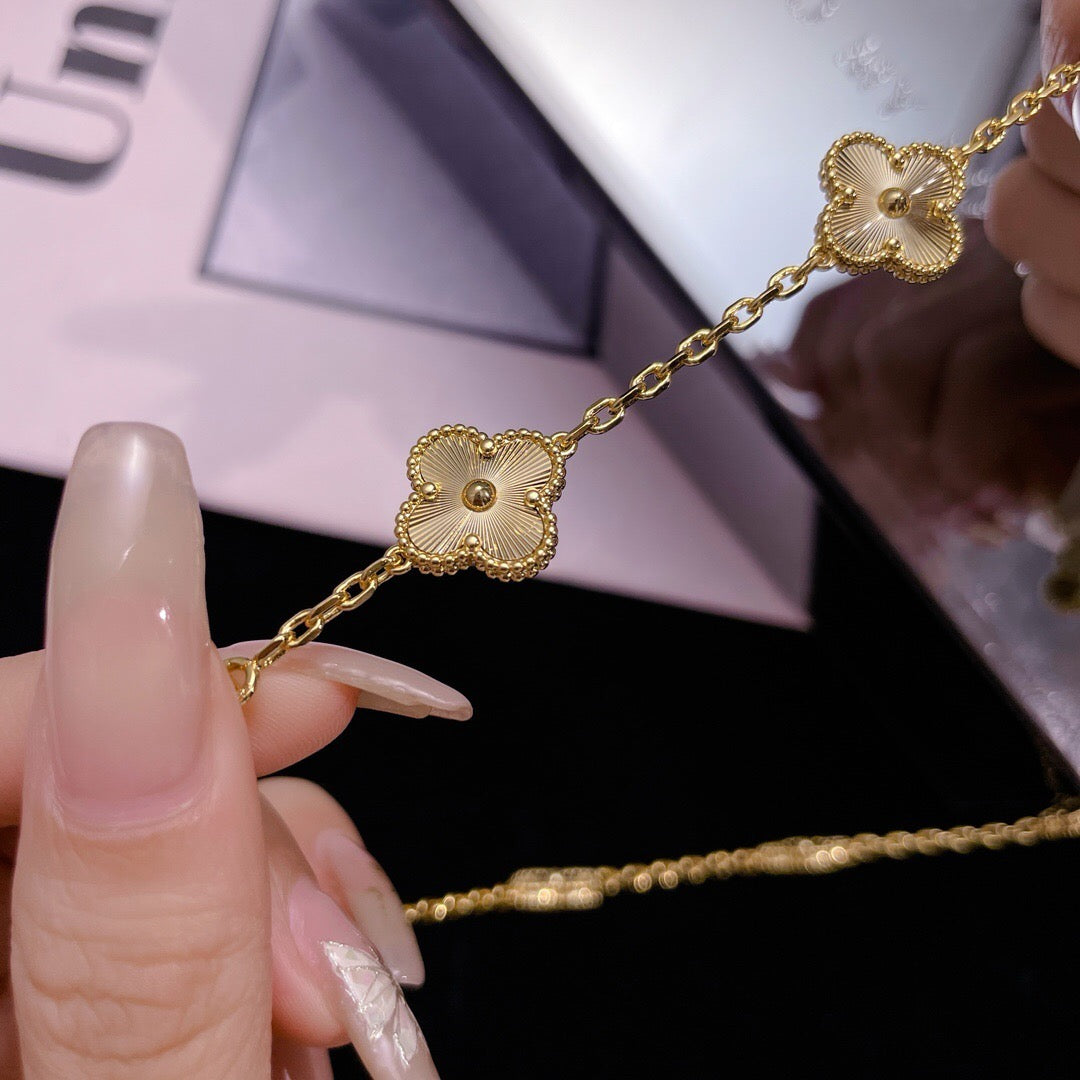 ˇGilded EraˇCLOVER 10 MOTIFS LASER NECKLACE