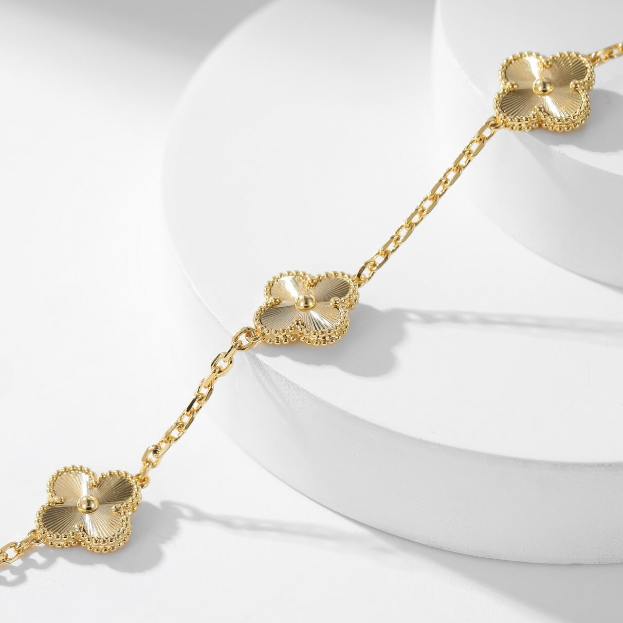 ˇGilded EraˇCLOVER 10 MOTIFS LASER NECKLACE
