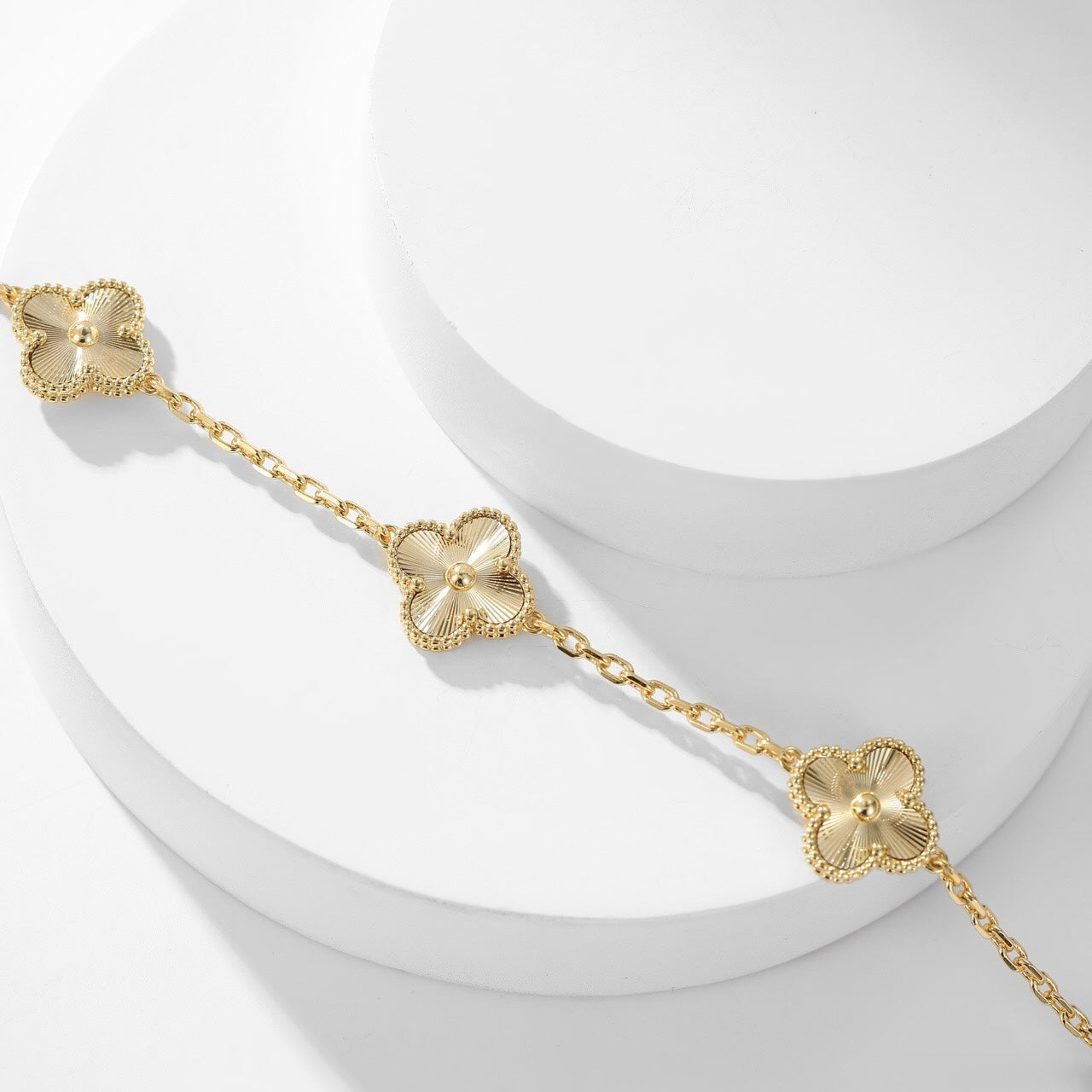 ˇGilded EraˇCLOVER 10 MOTIFS LASER NECKLACE