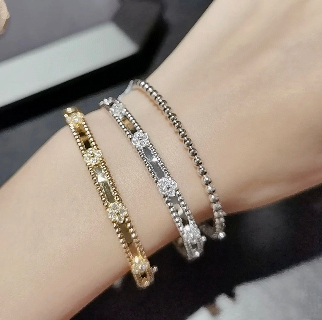 ˇGilded EraˇCLOVER BRACELET 4MM DIAMONDS