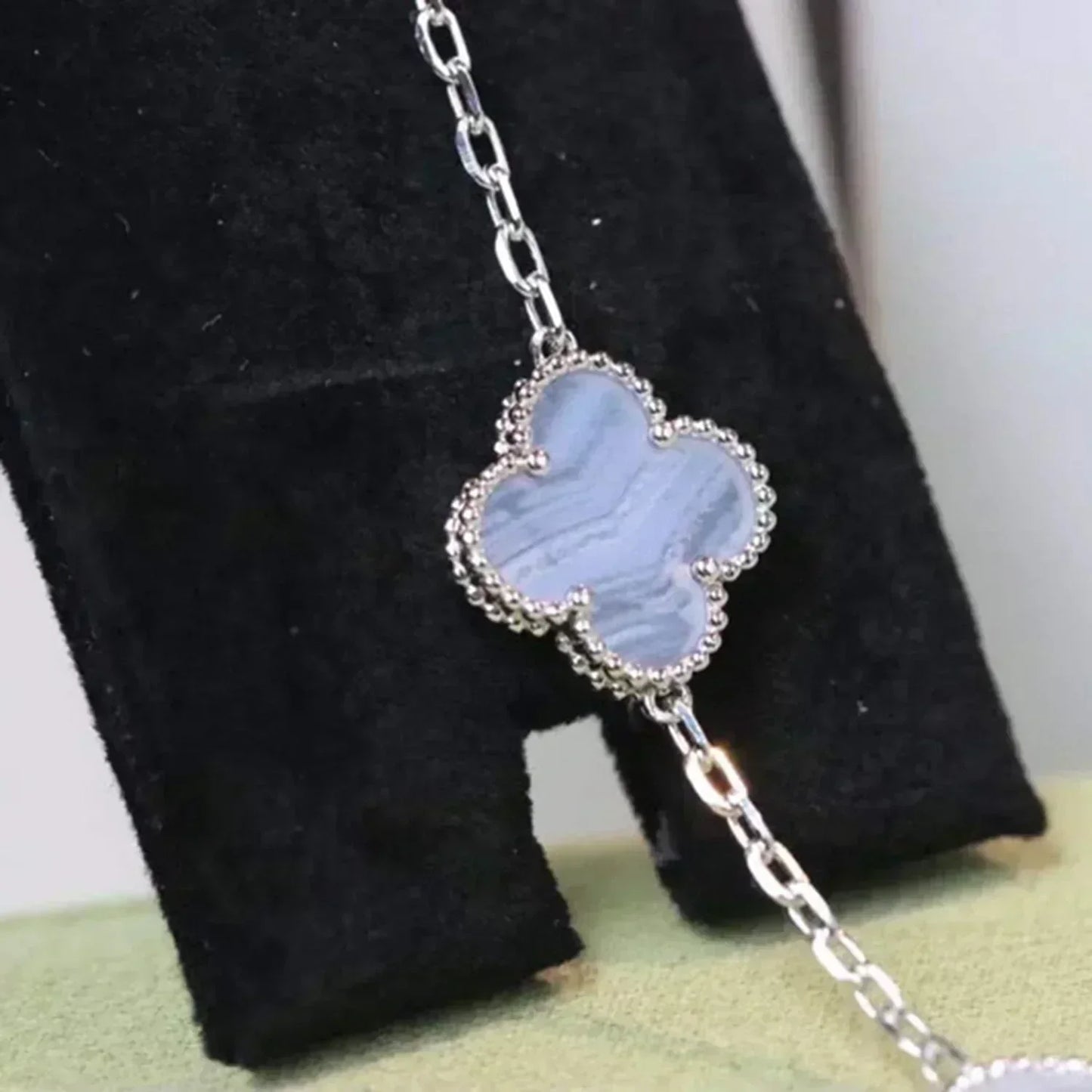 ˇGilded EraˇCLOVER  5 MOTIF PURPLE CHALCEDONY BRACELET SILVER