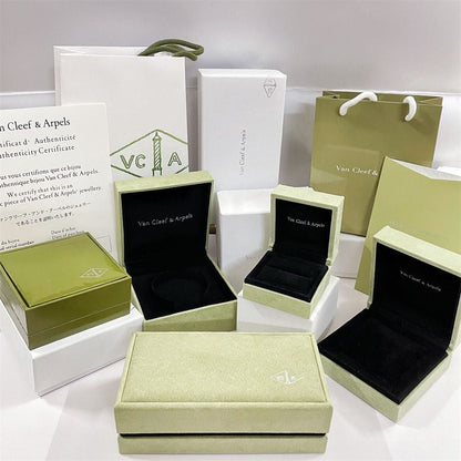 ˇGilded EraˇVA CLOVER BRACELET NECKLACE RING BOX GIFT BAG