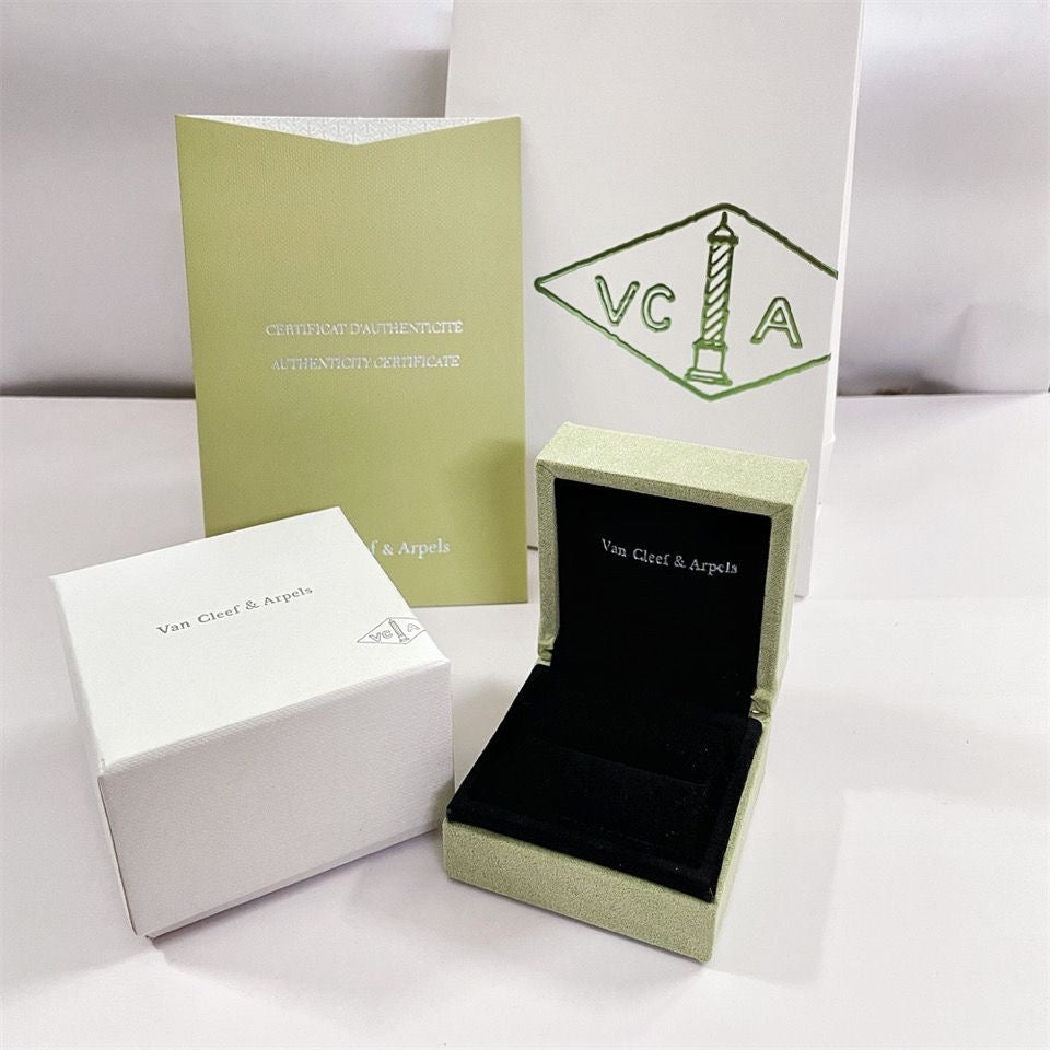 ˇGilded EraˇVA CLOVER BRACELET NECKLACE RING BOX GIFT BAG