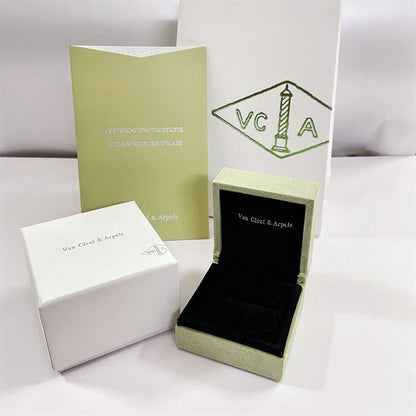 ˇGilded EraˇVA CLOVER BRACELET NECKLACE RING BOX GIFT BAG