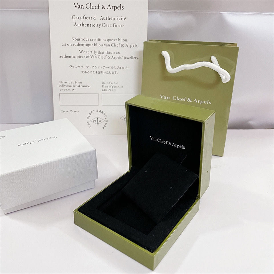 ˇGilded EraˇVA CLOVER BRACELET NECKLACE RING BOX GIFT BAG