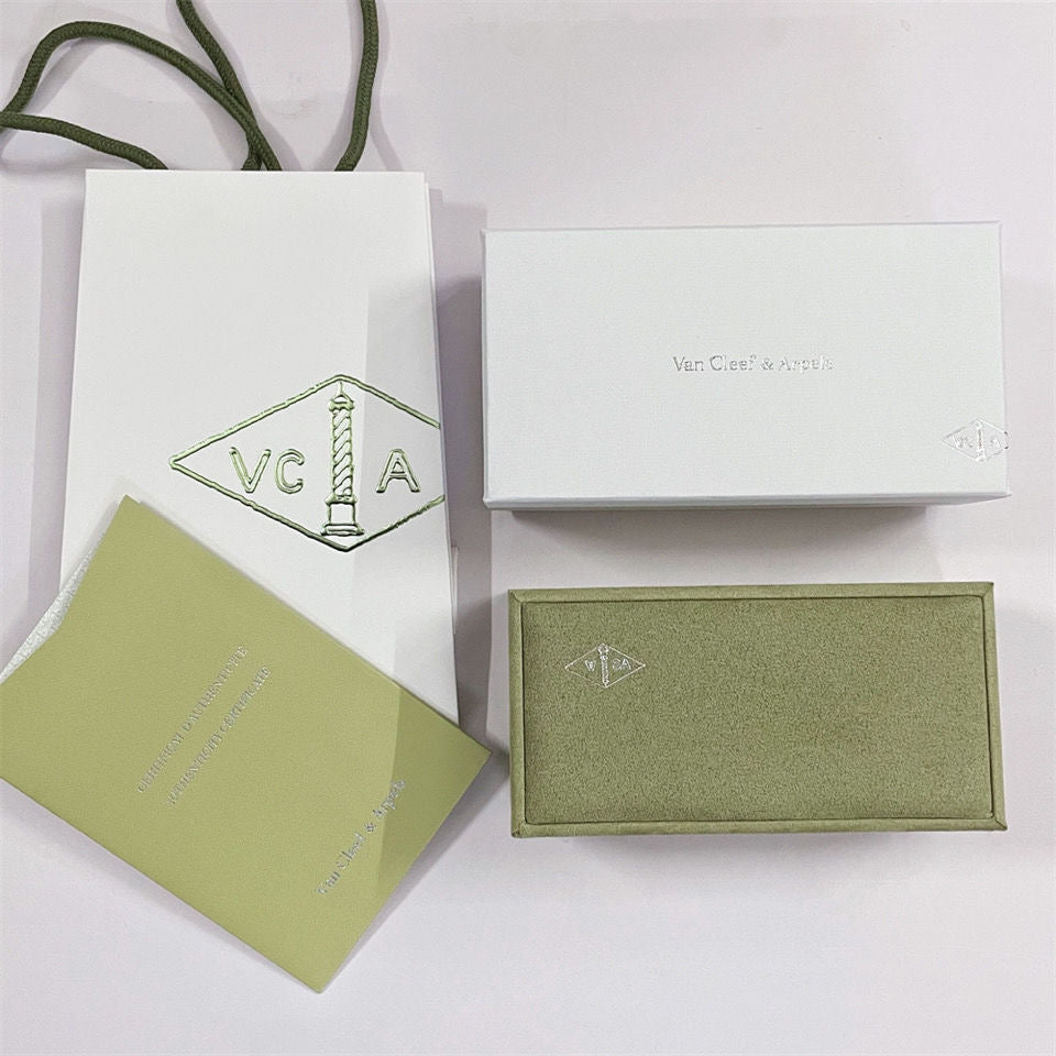 ˇGilded EraˇVA CLOVER BRACELET NECKLACE RING BOX GIFT BAG