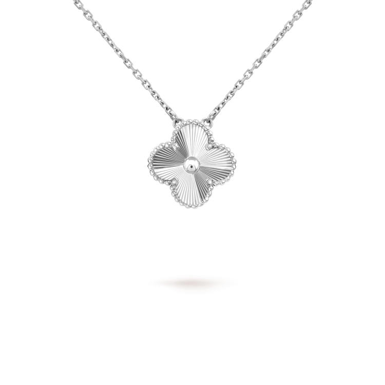ˇGilded EraˇCLOVER 15MM LASER NECKLACE SILVER