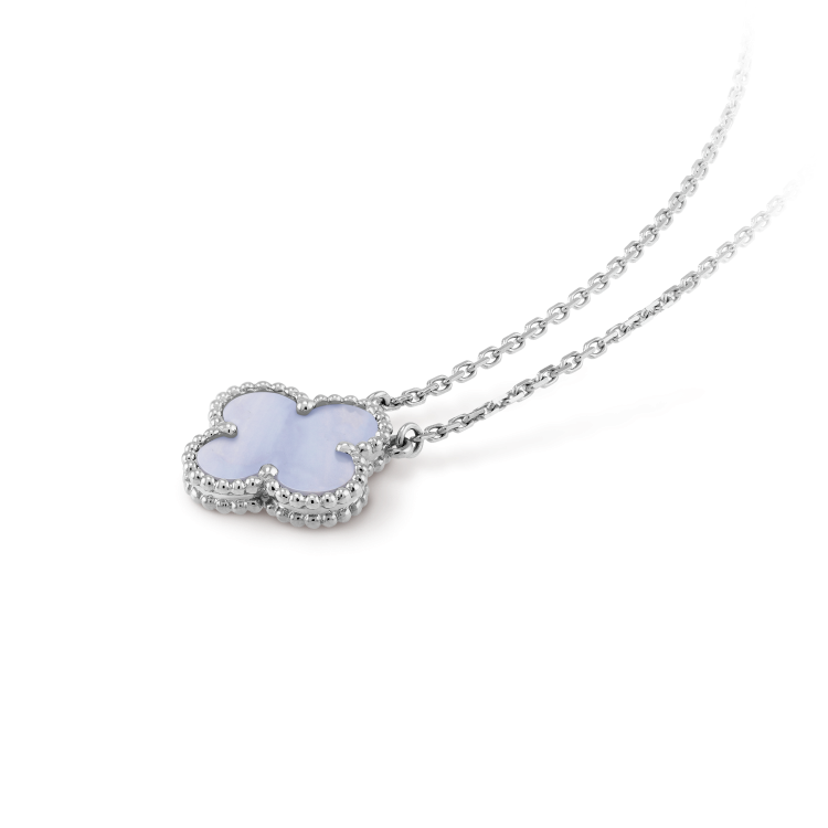 ˇGilded EraˇCLOVER 15MM BLUE CHALCEDONY NECKLACE SILVER