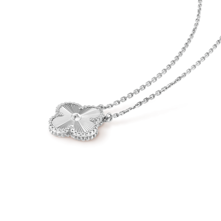 ˇGilded EraˇCLOVER 15MM LASER NECKLACE SILVER