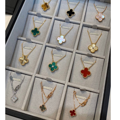 ˇGilded EraˇCLOVER 15MM MALACHITE SINGLE FLOWER  NECKLACE