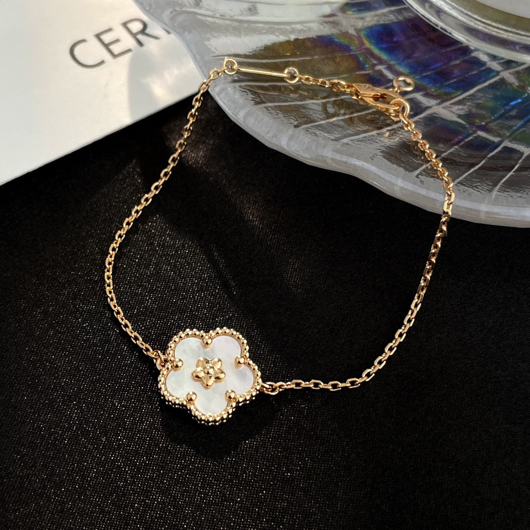 ˇGilded EraˇLUCKY WHITE MOP PLUM BLOSSOM  BRACELET