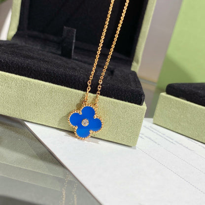 ˇGilded EraˇCLOVER 15MM DIAMOND AND BLUE AGATE NECKLACE