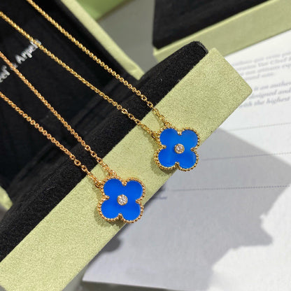 ˇGilded EraˇCLOVER 15MM DIAMOND AND BLUE AGATE NECKLACE