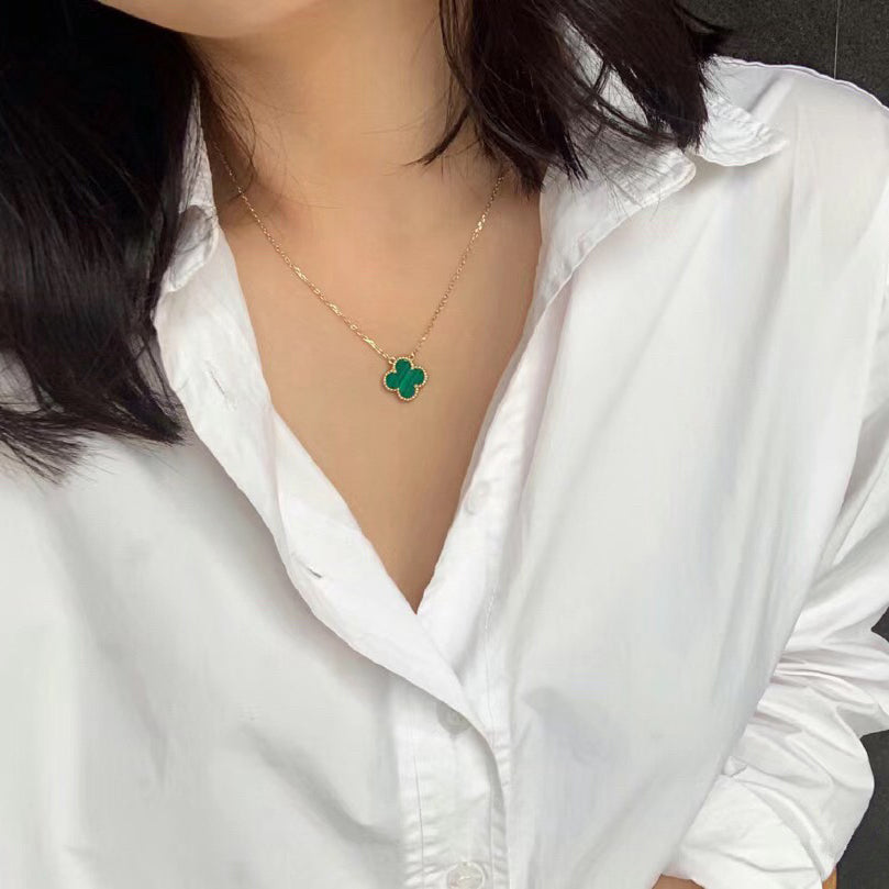 ˇGilded EraˇCLOVER 15MM MALACHITE SINGLE FLOWER  NECKLACE