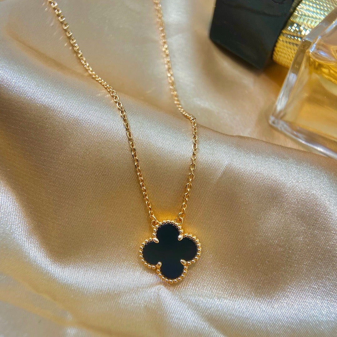 ˇGilded EraˇCLOVER 15MM BLACK ONYX SINGLE FLOWER NECKLACE